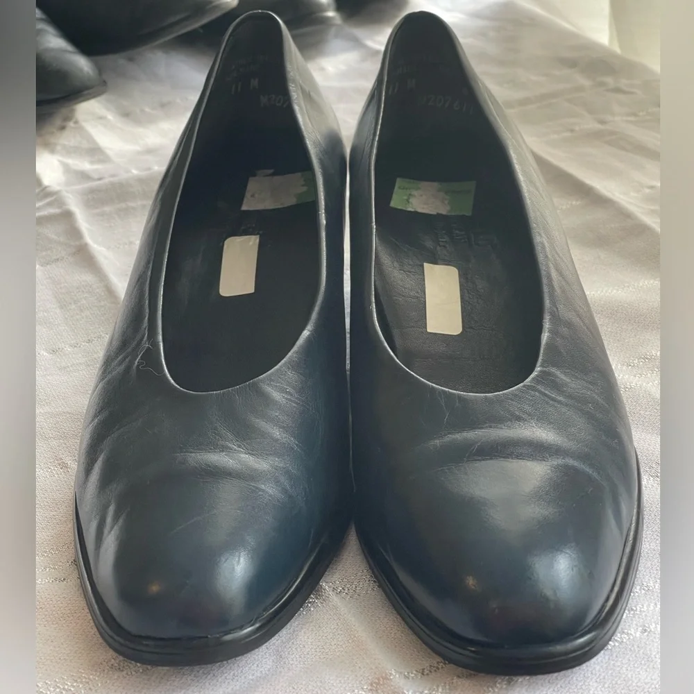 Munro Navy Blue Block Heeled Pumps 11 - Picture 11 of 13